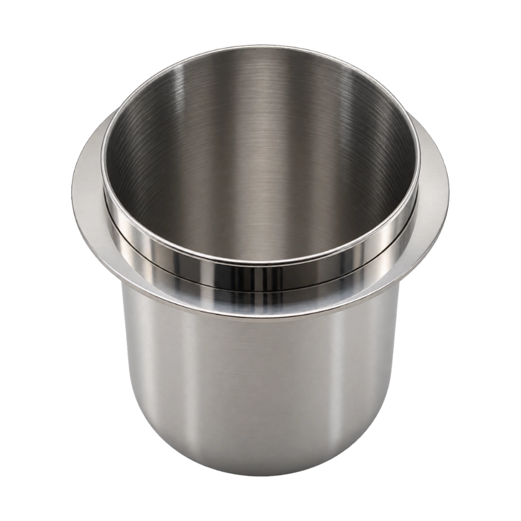 Innenansicht des Kaffeemacher 58-mm-Dosierbechers aus Edelstahl mit glatter Oberfläche
